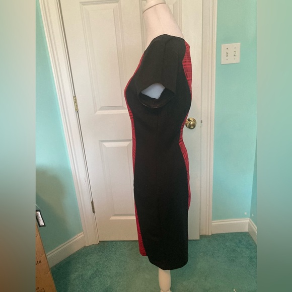Cap Sleeve Red & Black dress - Picture 2 of 8